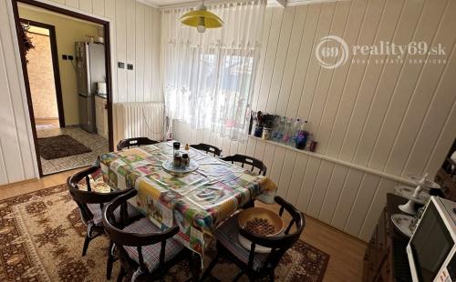 MAĎARSKO - FORRÓ - VEĽMI PEKNÝ 6 IZBOVÝ DOM PO KOMPLETNEJ REKONŠTRUKCII S GARÁŽOU