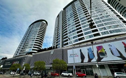 BRATISLAVA - TRI VEŽE - 1 IZBOVÝ KOMPLET ZARIADENÝ BYT 39 M2.