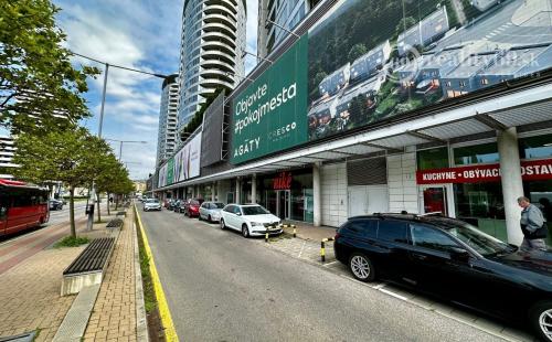 BRATISLAVA - TRI VEŽE - 1 IZBOVÝ KOMPLET ZARIADENÝ BYT 39 M2.