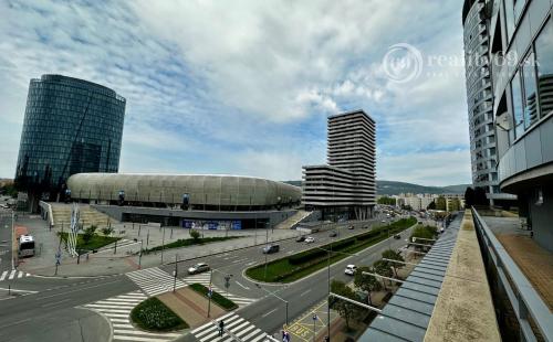 BRATISLAVA - TRI VEŽE - 1 IZBOVÝ KOMPLET ZARIADENÝ BYT 39 M2.