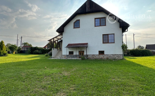 REZERVOVANÉ - ČEČEJOVCE - SELEŠKA POSCHODOVÝ 5 IZBOVÝ RD V SUPER STAVE, POZEMOK 1.822 M2.