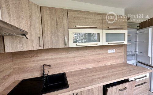 NOVÁ SUPER CENA - FURČA - KURSKÁ 85 M2, PO REKONŠTRUKCII, LODŽIA, PLASTOVÉ OKNÁ.