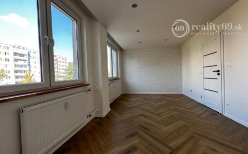 SUPER NOVÁ CENA - JAZERO - DRUŽICOVÁ 3 IZBOVÝ BYT PRE NÁROČNÉHO KLIENTA - TOP REKONŠTRUKCIA, ZASKLENNÁ LODŽIA.