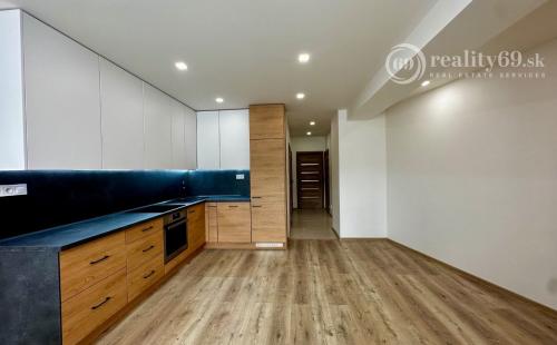 REZERVOVANÉ - SUPER CENA - KUZMÁNYHO - ČSA KOMPLETNE ZREKONŠTRUOVANÝ 2,5 IZBOVÝ BYT V TOP LOKALITE 59 M2 S LODŽIOU.