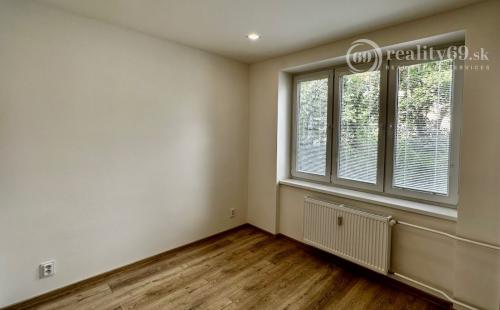 REZERVOVANÉ - SUPER CENA - KUZMÁNYHO - ČSA KOMPLETNE ZREKONŠTRUOVANÝ 2,5 IZBOVÝ BYT V TOP LOKALITE 59 M2 S LODŽIOU.