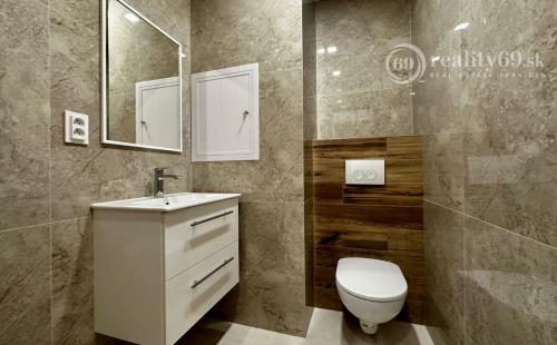 REZERVOVANÉ - SUPER CENA - KUZMÁNYHO - ČSA KOMPLETNE ZREKONŠTRUOVANÝ 2,5 IZBOVÝ BYT V TOP LOKALITE 59 M2 S LODŽIOU.