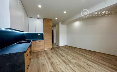 REZERVOVANÉ - SUPER CENA - KUZMÁNYHO - ČSA KOMPLETNE ZREKONŠTRUOVANÝ 2,5 IZBOVÝ BYT V TOP LOKALITE 59 M2 S LODŽIOU.