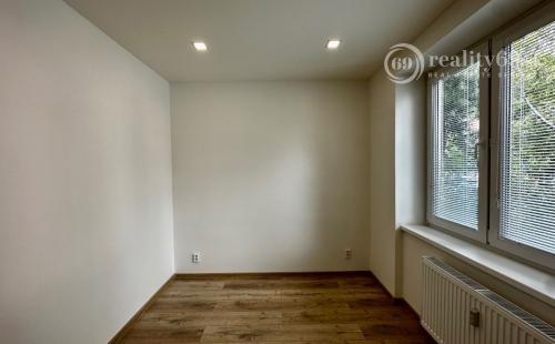 REZERVOVANÉ - SUPER CENA - KUZMÁNYHO - ČSA KOMPLETNE ZREKONŠTRUOVANÝ 2,5 IZBOVÝ BYT V TOP LOKALITE 59 M2 S LODŽIOU.