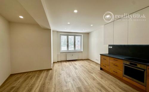 REZERVOVANÉ - SUPER CENA - KUZMÁNYHO - ČSA KOMPLETNE ZREKONŠTRUOVANÝ 2,5 IZBOVÝ BYT V TOP LOKALITE 59 M2 S LODŽIOU.