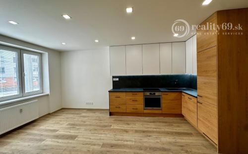 REZERVOVANÉ - SUPER CENA - KUZMÁNYHO - ČSA KOMPLETNE ZREKONŠTRUOVANÝ 2,5 IZBOVÝ BYT V TOP LOKALITE 59 M2 S LODŽIOU.