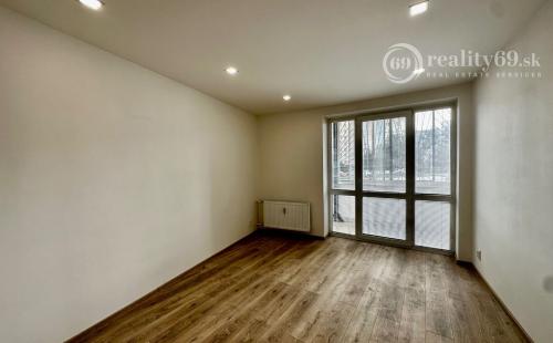 REZERVOVANÉ - SUPER CENA - KUZMÁNYHO - ČSA KOMPLETNE ZREKONŠTRUOVANÝ 2,5 IZBOVÝ BYT V TOP LOKALITE 59 M2 S LODŽIOU.