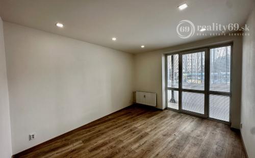 REZERVOVANÉ - SUPER CENA - KUZMÁNYHO - ČSA KOMPLETNE ZREKONŠTRUOVANÝ 2,5 IZBOVÝ BYT V TOP LOKALITE 59 M2 S LODŽIOU.