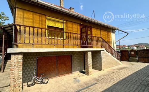 MAĎARSKO - SZENDRO - PEKNÝ 3 IZBOVÝ RODINNÝ DOM, TERASA, ZÁHRADA