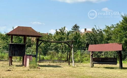 MAĎARSKO - SZENDRO - PEKNÝ 3 IZBOVÝ RODINNÝ DOM, TERASA, ZÁHRADA