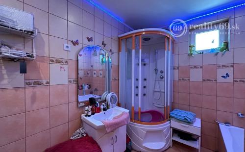 MAĎARSKO - SZENDRO - PEKNÝ 3 IZBOVÝ RODINNÝ DOM, TERASA, ZÁHRADA