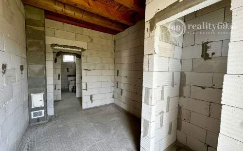 HANISKA - RD DOM NA KĽÚČ NOVOSTAVBA 4 IZBOVÉHO DOMU V NOVEJ LOKALITE.