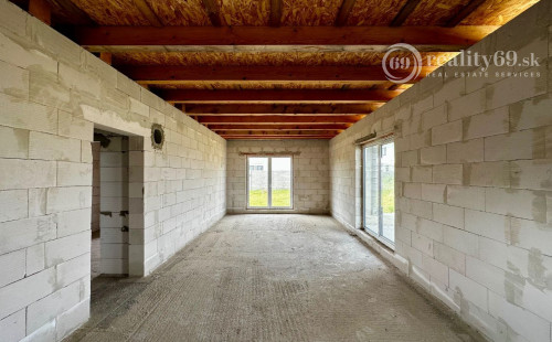 HANISKA - RD DOM NA KĽÚČ NOVOSTAVBA 4 IZBOVÉHO DOMU V NOVEJ LOKALITE.