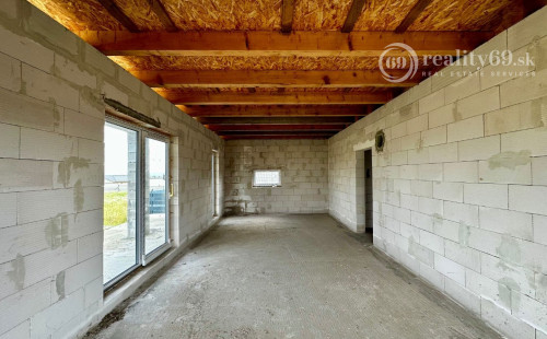 HANISKA - RD DOM NA KĽÚČ NOVOSTAVBA 4 IZBOVÉHO DOMU V NOVEJ LOKALITE.