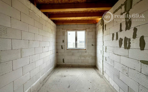 HANISKA - RD DOM NA KĽÚČ NOVOSTAVBA 4 IZBOVÉHO DOMU V NOVEJ LOKALITE.