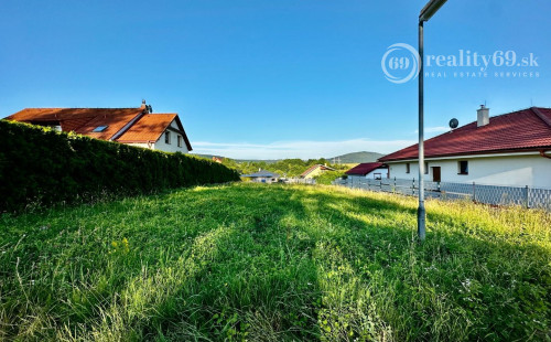 NIŽNÁ KAMENICA - STAVEBNÝ POZEMOK NA PREDAJ LEN 16 KM OD KOŠÍC