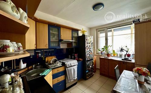 JUH - ROSNÁ PEKNÝ 3 IZBOVÝ BYT 55 M2, LODŽIA.