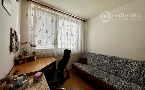 JUH - ROSNÁ PEKNÝ 3 IZBOVÝ BYT 55 M2, LODŽIA.