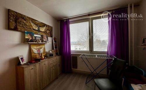 JUH - ROSNÁ PEKNÝ 3 IZBOVÝ BYT 55 M2, LODŽIA.