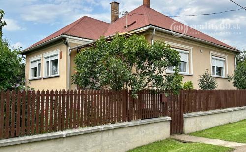 EXKLUZÍVNE MAĎARSKO - SZENDRO SUPER 3 IZBOVÝ RODINNÝ DOM PO REKONŠTRUKCII.