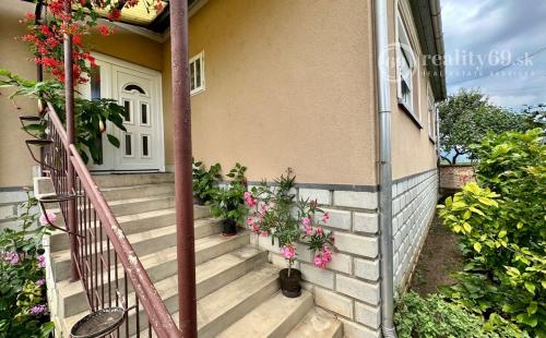 EXKLUZÍVNE MAĎARSKO - SZENDRO SUPER 3 IZBOVÝ RODINNÝ DOM PO REKONŠTRUKCII.