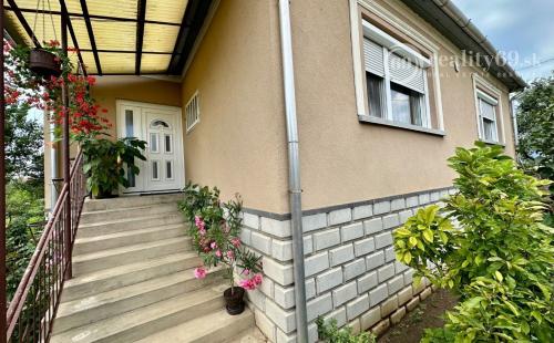 EXKLUZÍVNE MAĎARSKO - SZENDRO SUPER 3 IZBOVÝ RODINNÝ DOM PO REKONŠTRUKCII.