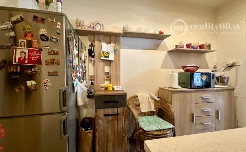 JAZERO - AMURSKÁ - 1 IZBOVÝ BYT/GARSÓNKA S LODŽIOU, PO REKONŠTRUKCII.