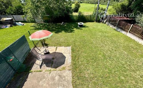 MAĎARSKO - JAZERO RAKACA - POSCHODOVÁ 4 IZBOVÁ CHATA PRI JAZERE S TERASOU.