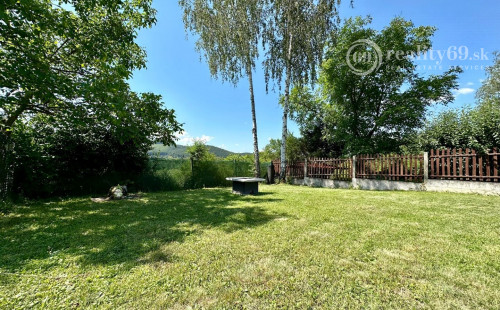 MAĎARSKO - JAZERO RAKACA - POSCHODOVÁ 4 IZBOVÁ CHATA PRI JAZERE S TERASOU.