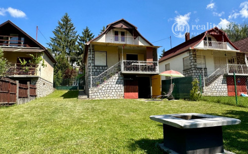 MAĎARSKO - JAZERO RAKACA - POSCHODOVÁ 4 IZBOVÁ CHATA PRI JAZERE S TERASOU.