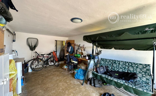 MAĎARSKO - JAZERO RAKACA - POSCHODOVÁ 4 IZBOVÁ CHATA PRI JAZERE S TERASOU.