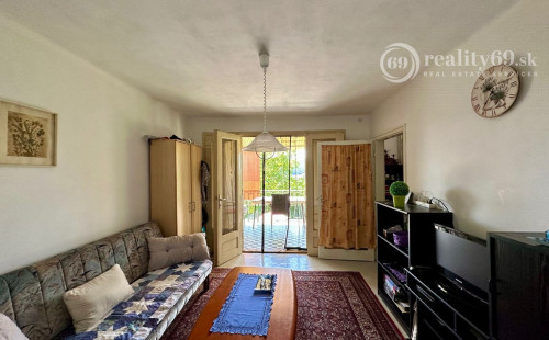 MAĎARSKO - JAZERO RAKACA - POSCHODOVÁ 4 IZBOVÁ CHATA PRI JAZERE S TERASOU.