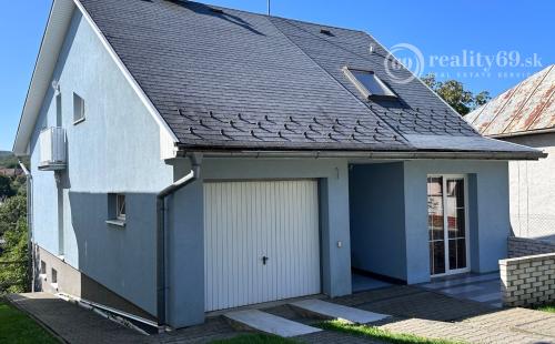 VYŠNÝ KLATOV - 6 IZBOVÝ RD S VÝMEROU 300 M2, POZEMOK 1221 M2.