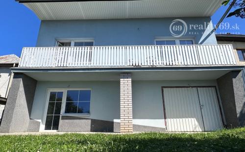 VYŠNÝ KLATOV - 6 IZBOVÝ RD S VÝMEROU 300 M2, POZEMOK 1221 M2.