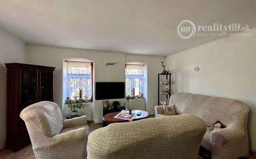 MAĎARSKO - MÉRA - PEKNÝ 6 IZBOVÝ ZREKONŠTRUOVANÝ GAZDOVSKÝ DOM.