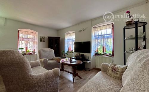 MAĎARSKO - MÉRA - PEKNÝ 6 IZBOVÝ ZREKONŠTRUOVANÝ GAZDOVSKÝ DOM.