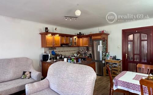 MAĎARSKO - MÉRA - PEKNÝ 6 IZBOVÝ ZREKONŠTRUOVANÝ GAZDOVSKÝ DOM.