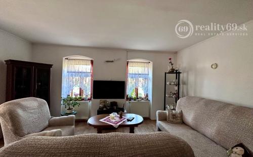 MAĎARSKO - MÉRA - PEKNÝ 6 IZBOVÝ ZREKONŠTRUOVANÝ GAZDOVSKÝ DOM.