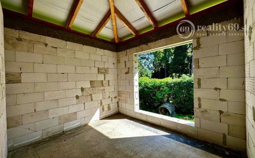 ĎURKOV - EXKLUZÍVNY 4 IZBOVÝ BUNGALOV V PEKNOM PROSTREDÍ.