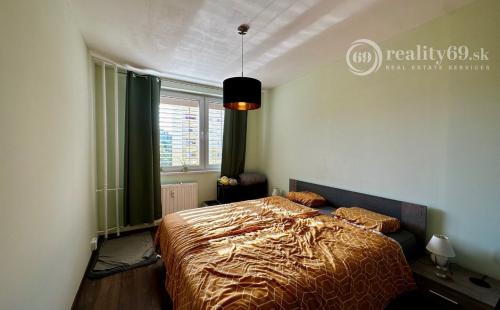 KVP - DÉNEŠOVA - 3 IZBOVÝ BYT PO  REKONŠTRUKCII 70 M2, LODŽIA.