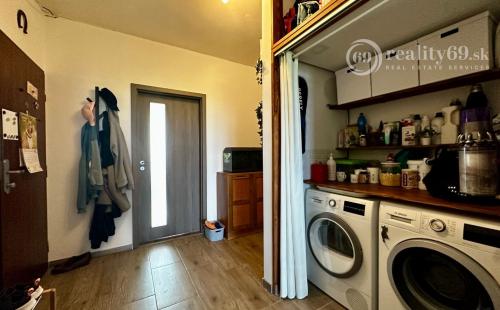 KVP - DÉNEŠOVA - 3 IZBOVÝ BYT PO  REKONŠTRUKCII 70 M2, LODŽIA.