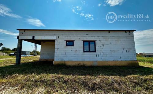 AKCIOVÁ CENA  - CESTICE - RD DOM NA KĽÚČ NOVOSTAVBA 4 IZBOVÉHO DOMU V NOVEJ LOKALITE.
