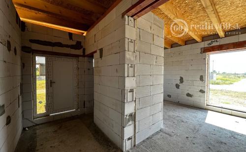 AKCIOVÁ CENA  - CESTICE - RD DOM NA KĽÚČ NOVOSTAVBA 4 IZBOVÉHO DOMU V NOVEJ LOKALITE.