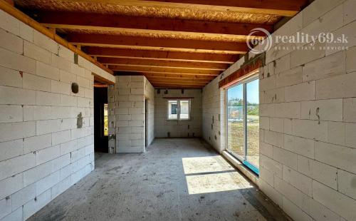 AKCIOVÁ CENA  - CESTICE - RD DOM NA KĽÚČ NOVOSTAVBA 4 IZBOVÉHO DOMU V NOVEJ LOKALITE.