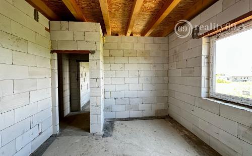 AKCIOVÁ CENA  - CESTICE - RD DOM NA KĽÚČ NOVOSTAVBA 4 IZBOVÉHO DOMU V NOVEJ LOKALITE.