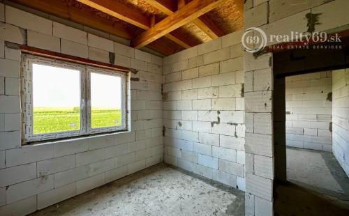 AKCIOVÁ CENA  - CESTICE - RD DOM NA KĽÚČ NOVOSTAVBA 4 IZBOVÉHO DOMU V NOVEJ LOKALITE.